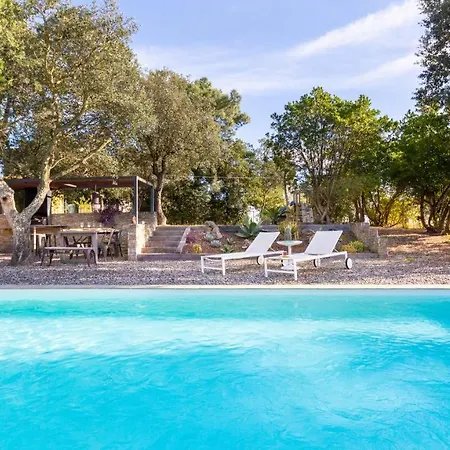 Villa Sleeps 7 Pool Wifi
