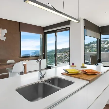 Villa Sleeps 7 Pool Wifi Lloret de Mar